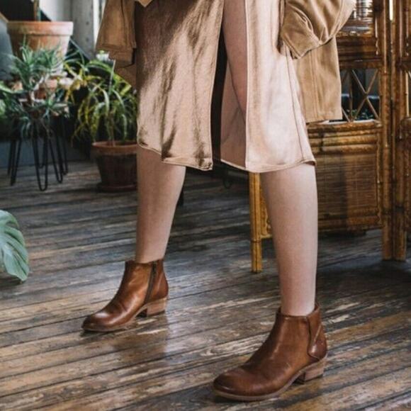 Frye Boots CARSON Booties, Western Boots, Size 9.5M, Brown Leather Cowgirl‎ - Picture 2 of 9
